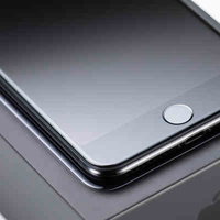 箱から取り出したばかりのスマートフォンとホームボタンの写真