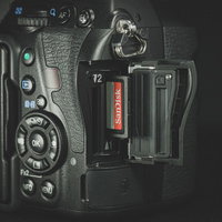 PENTAX K-1 MarkⅡのメモリーカードスロットと内部構造の写真