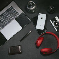 仕事に行く前に用意したガジェットの持ち物の写真