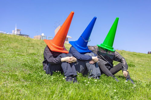 戦隊活動に限界を感じるメンバーの相談シーン