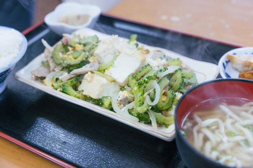 沖縄定食のヘルシー料理「ゴーヤチャンプル」
