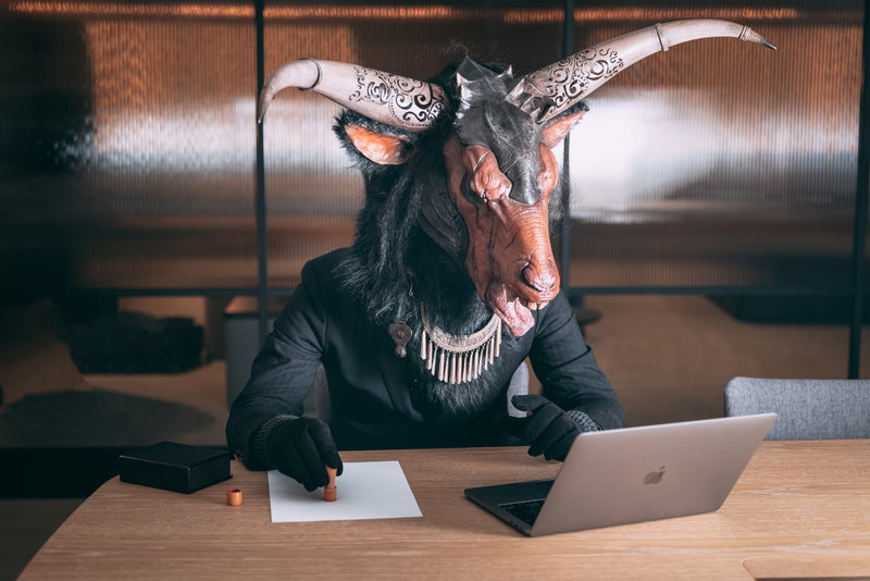 書類の捺印場所がわからずググる魔神のフリー素材