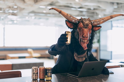 酔っ払って舌が出ちゃうタイプ