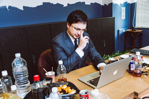 キリッ（休まずに働くオレ格好いい）