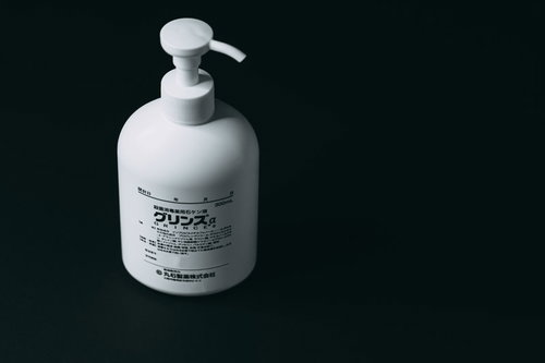 殺菌消毒ならグリンスの安心感、白いポンプボトル