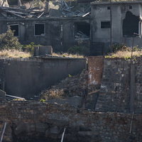 無残に崩れ落ちた擁壁（軍艦島・世界遺産）の写真