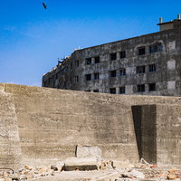 崩壊した建物の廃墟（軍艦島・世界遺産）の写真