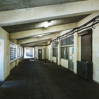 モグラ駅として知られる土合駅内の地下通路の写真