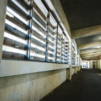 モグラ駅と呼ばれる土合駅の長い地下通路と階段の写真