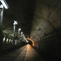 脱出前にボス戦が起こりそうな土合駅地下ホームの写真