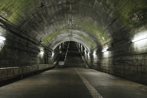 階段をあがったらボスいそうな場所、土合駅の地下要塞