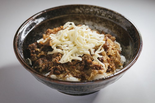 チーズがたっぷりのチー牛丼の