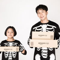 骸骨コスプレで自撮りするハロウィンの写真