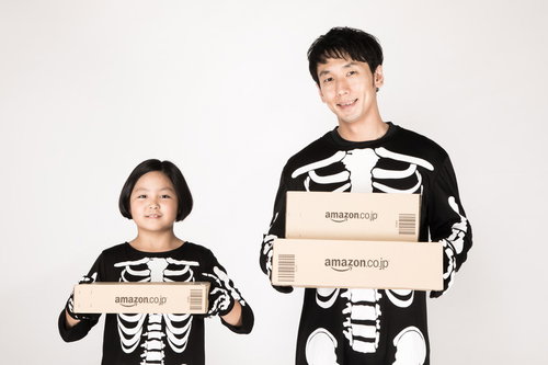 骸骨コスプレで自撮りするハロウィン