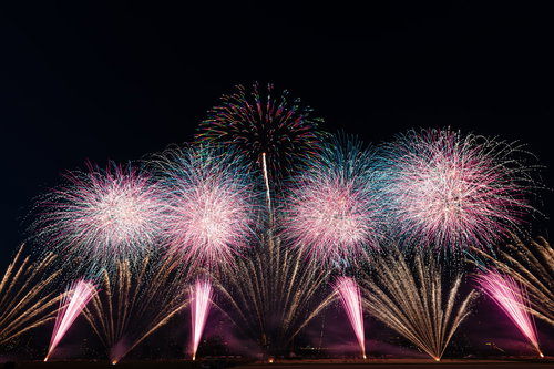 江戸川区花火大会のオープニングを飾るスターマイン