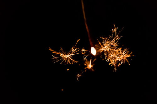 夏の夜に光る儚い線香花火