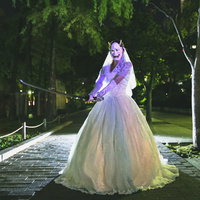 嫉妬に駆られて夜道で刀を振りかざす鬼嫁の般若のお面の写真