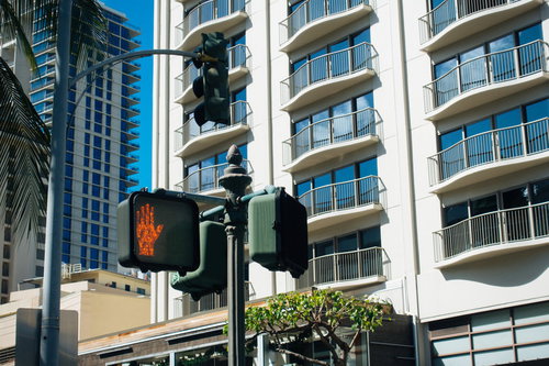 「STOP」ハワイの信号機