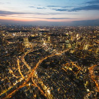六本木ヒルズを中心とした東京のビル群の夜景空撮の写真