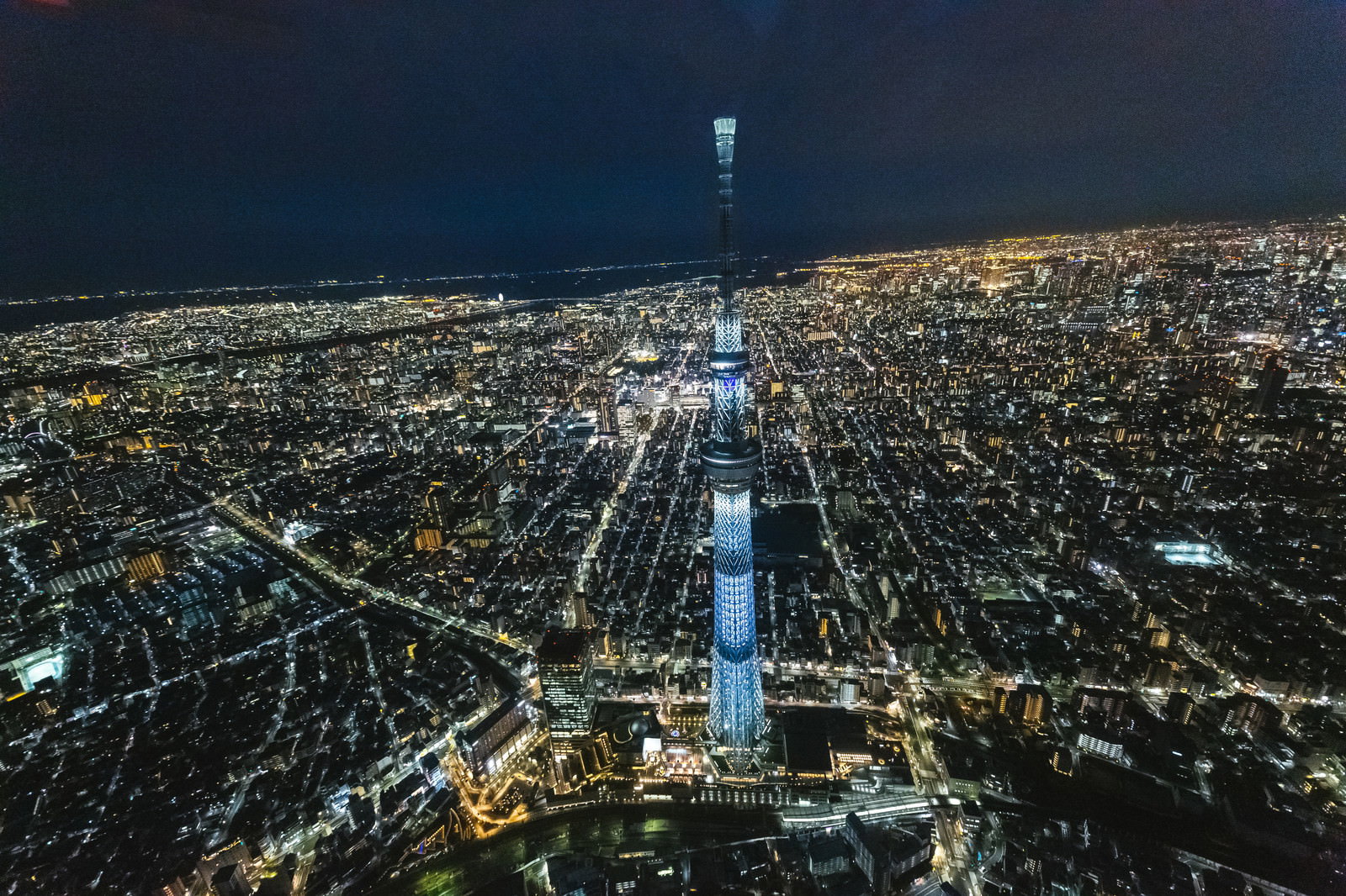 東京スカイツリーと同じ高さの上空から撮影した夜景