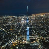 東京スカイツリーと同じ高さから撮影した都心の夜景の写真