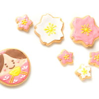 ひなまつりのアイシングクッキー、女雛と梅の花の写真
