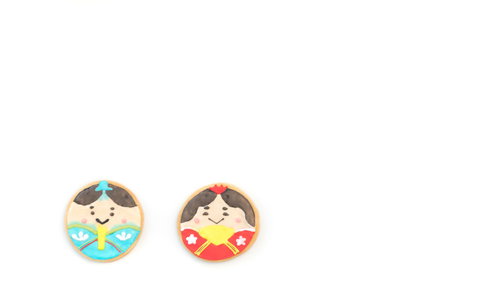 ひなまつりの男雛と女雛をかたどったアイシングクッキー