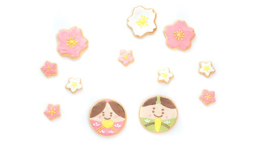 花見をする男雛と女雛のアイシングクッキー