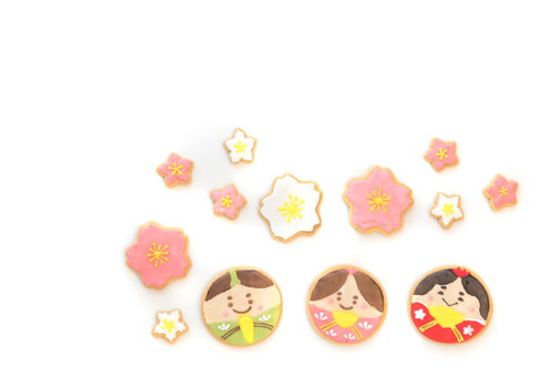 ひなまつりをテーマにした扇子型のアイシングクッキー