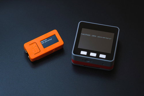 M5StackとM5StickCに表示されたアニバーサリーの文字