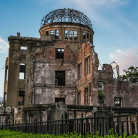 平和のシンボル原爆ドームの廃墟の写真