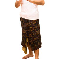 喧嘩腰で構える男性の喧嘩・トラブルシーンの写真