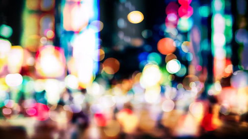 繁華街のボケと夜の観覧車