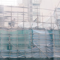 竹で足場を組む香港の建設現場の風景の写真