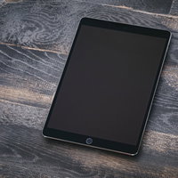大画面のタブレット（iPad）の写真