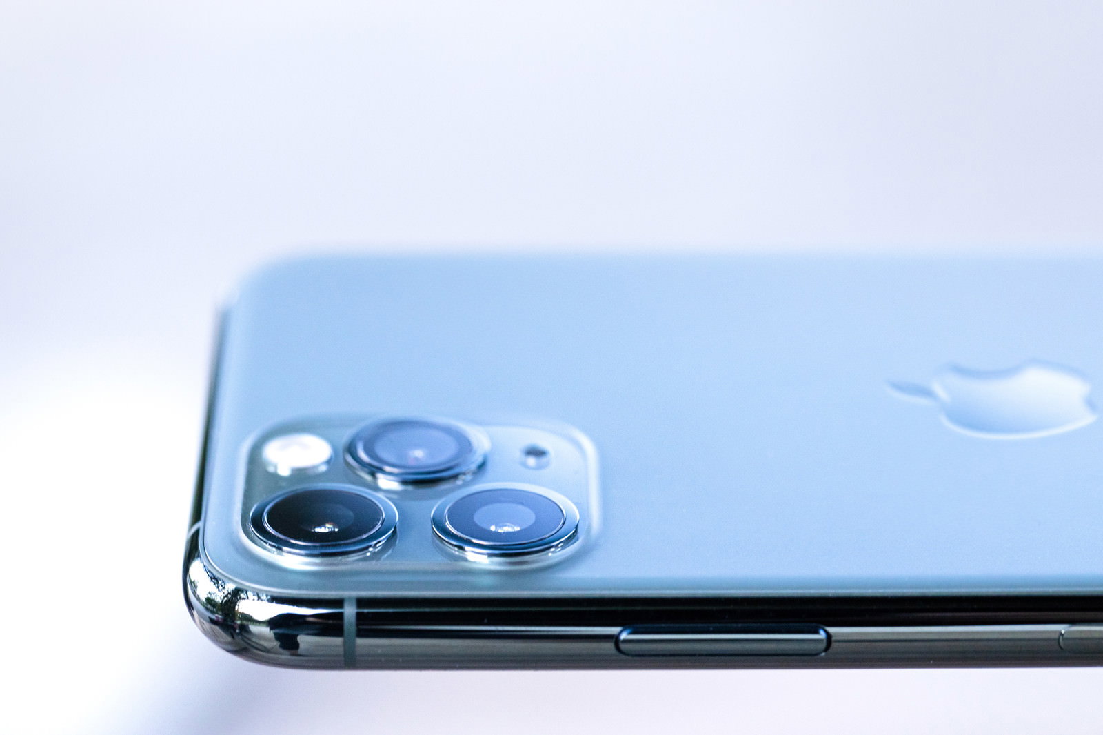 iPhone 11 Proの背面にある3つのレンズを持つトリプルカメラユニット