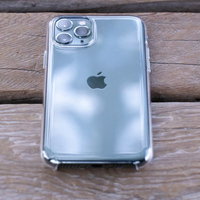 iPhone 11 Proに装着した純正クリアケースの写真