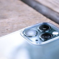 超広角・広角・望遠の3つのカメラが搭載されたiPhone 11 Proの背面の写真