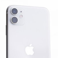 iPhone 11ホワイトモデルの背面とデュアルカメラの写真