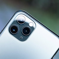 iPhone 11 Proのトリプルカメラ（背面カメラ部分）の写真