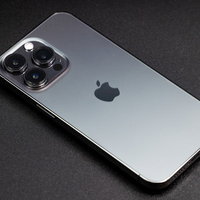 iPhone13 Pro シエラブルーの本体の写真
