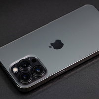 iPhone 13 Pro（横向き）ブラック背景の写真
