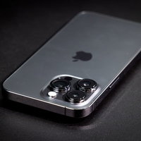 iPhone 13 Pro のリアカメラユニットの写真