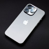 シルバーカラーのiPhone 13 Proの写真