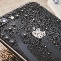 防水性能（IP67相当）のスマートフォンの写真