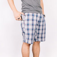 大きすぎないスマホはポケットにちょうどいいの写真