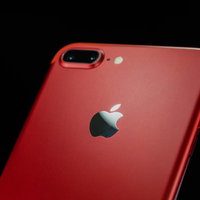 プロダクトレッドのスマートフォン（iPhone）の写真