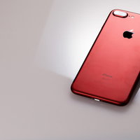 赤いスマートフォンの写真