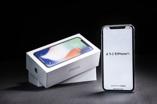 開封したばかりのiPhone X「ようこそiPhoneへ」