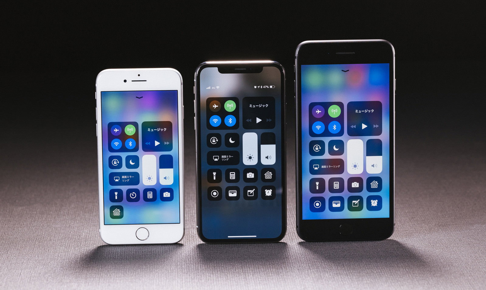 3台のiPhoneのコントロールセンターを横並びで比較
